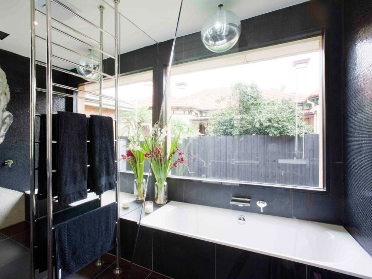 黑色马赛克瓷砖资料下载-时尚黑色浴室