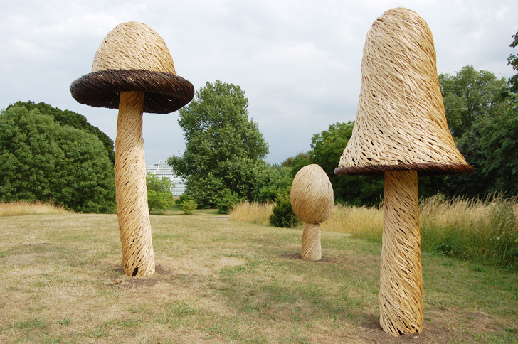 英国伦敦裘园巨型蘑菇雕塑