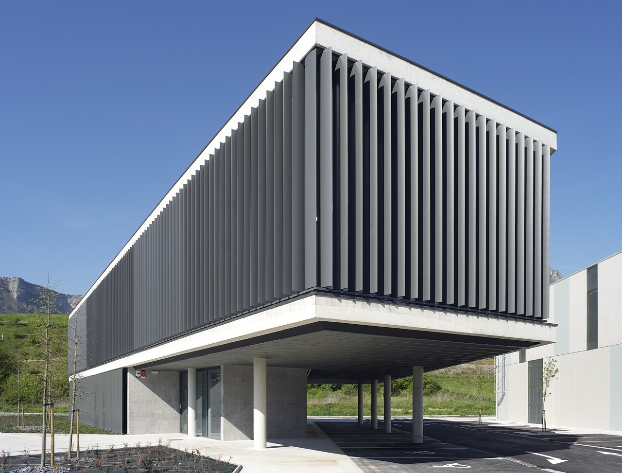 西班牙奥杜纳山间工厂-工业建筑案例-筑龙建筑设计论坛