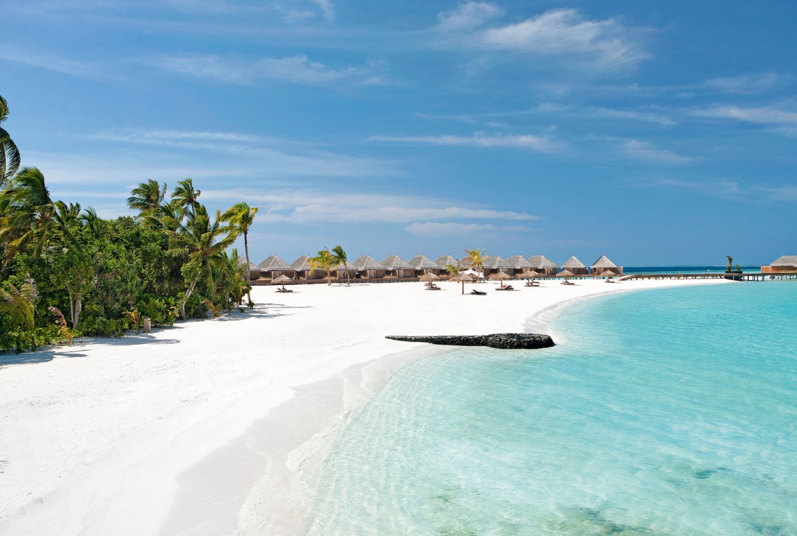 马尔代夫建于浅滩之上度假村