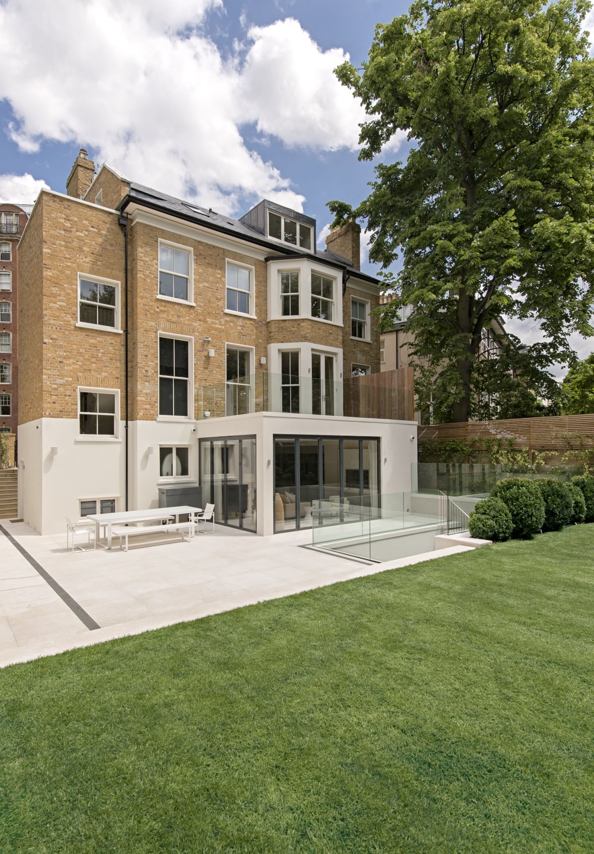 伦敦西部住宅侧面外观图-伦敦西部住宅第2张图片
