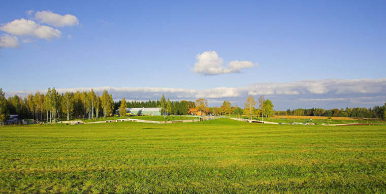 爱沙尼亚公路露天博物馆绿色草坪-爱沙尼亚公路露天博物馆第4张图片