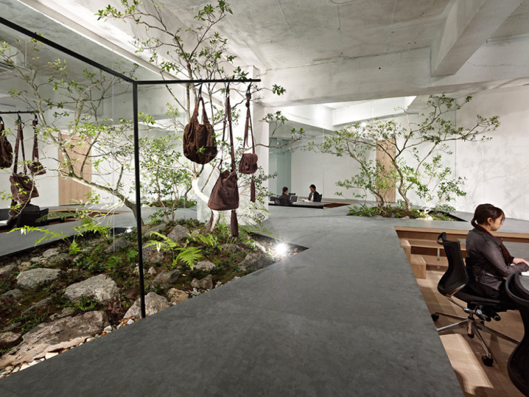 高架地板图资料下载-神户Sisii花园式的展示厅