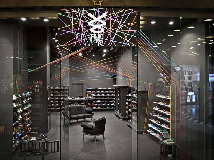 运动鞋店设计图资料下载-华沙动感十足的运动鞋专卖店