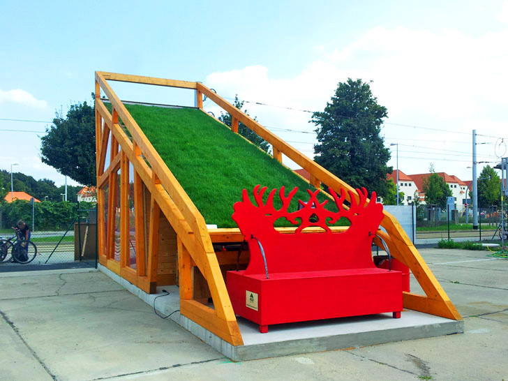 屋顶构筑物su资料下载-德国绿色屋顶阁楼