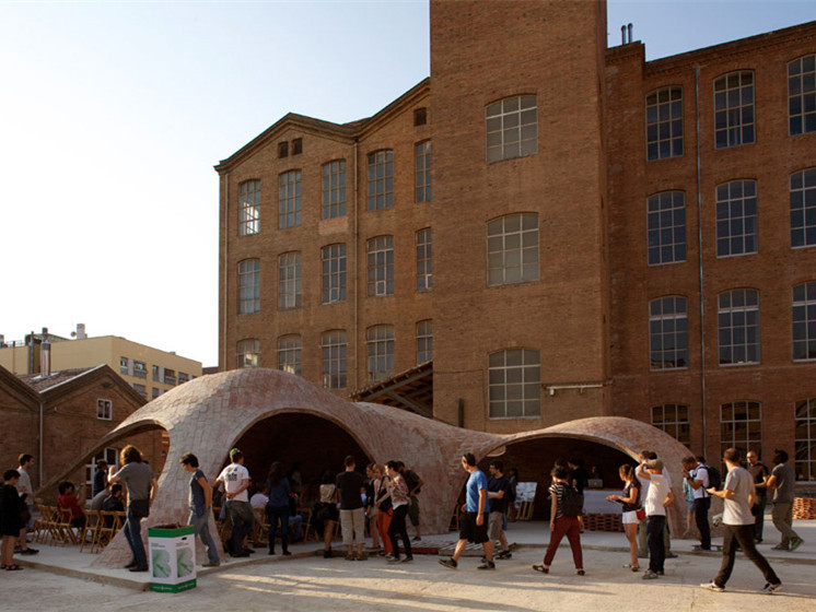 大学毕业环艺设计展厅资料下载-巴塞罗纳展厅Bricktopia