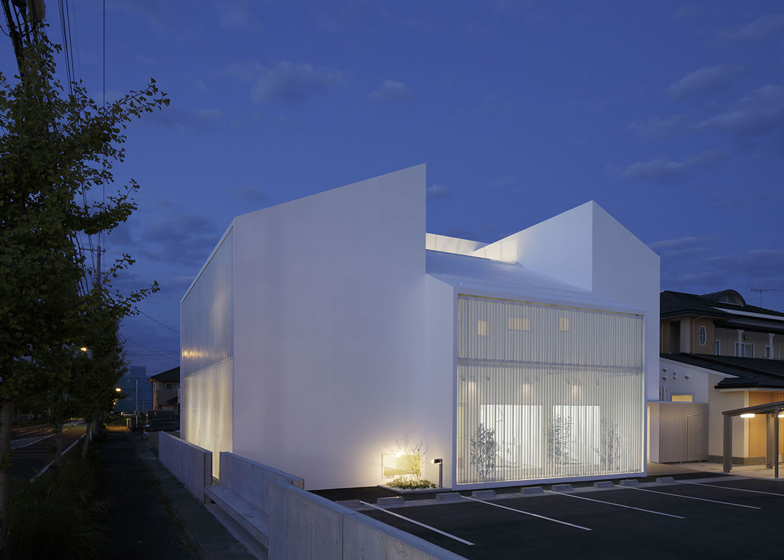 日本高岛市白色诊所-医疗建筑案例-筑龙建筑设计论坛