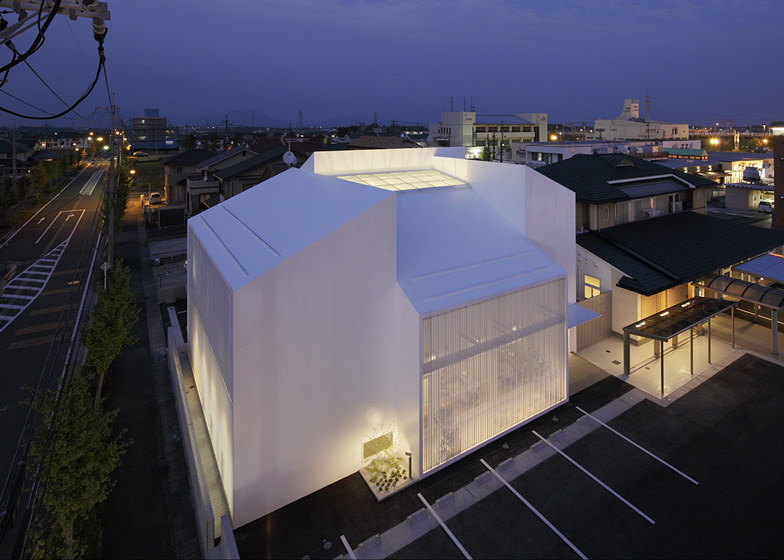 日本高岛市白色诊所-医疗建筑案例-筑龙建筑设计论坛