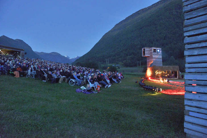 挪威Klemet露天剧院夜景图-挪威Klemet露天剧院第4张图片