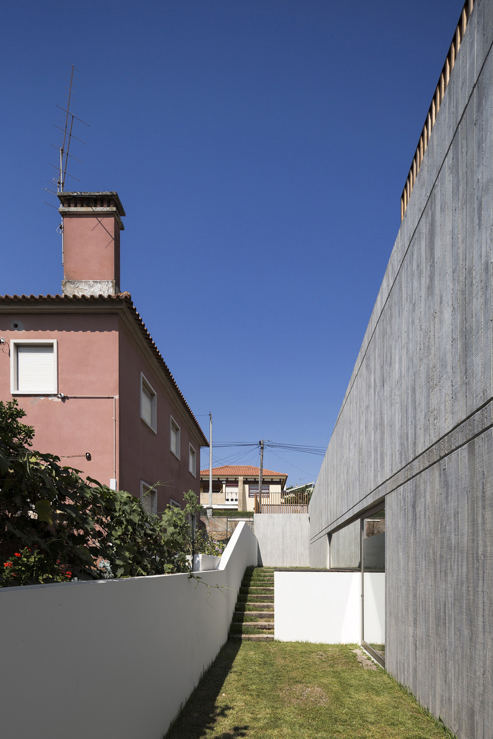 葡萄牙caias住宅外部环境图-葡萄牙caias住宅第2张图片