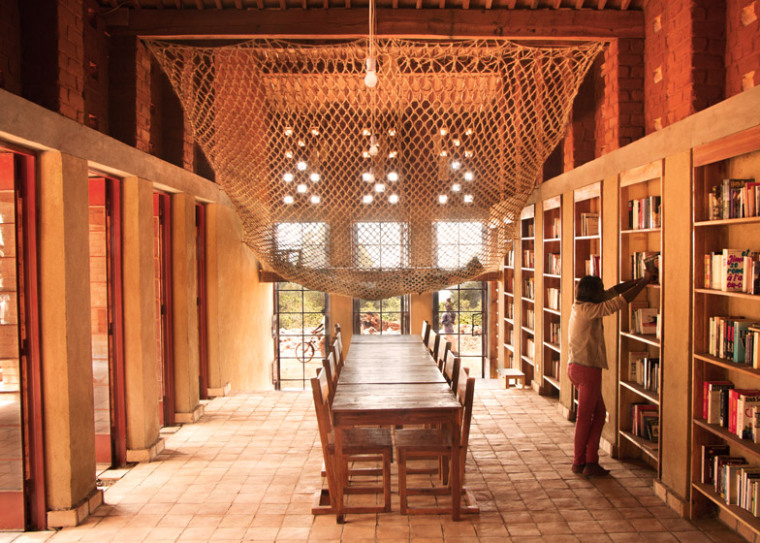 非洲穆因加社区图书馆内部局部图-非洲穆因加社区图书馆第5张图片
