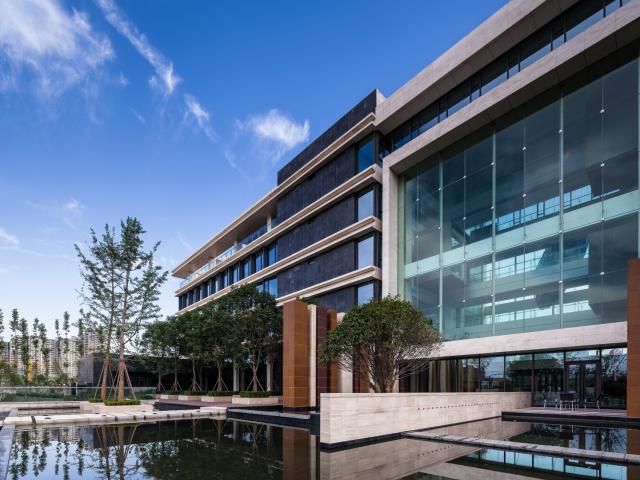 西安灞河企业总部办公楼外观局部-西安灞河企业总部办公楼第3张图片