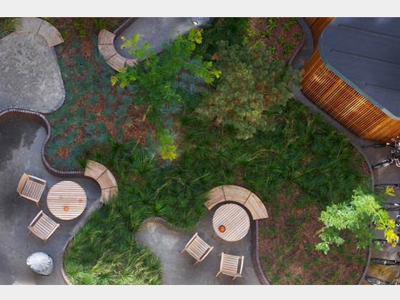 日式庭院设计施工图图资料下载-Lagkagehuset彩色污点庭院空间