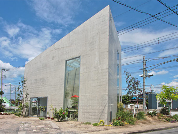 日本独特屋顶住宅资料下载-日本tenjinyama住宅