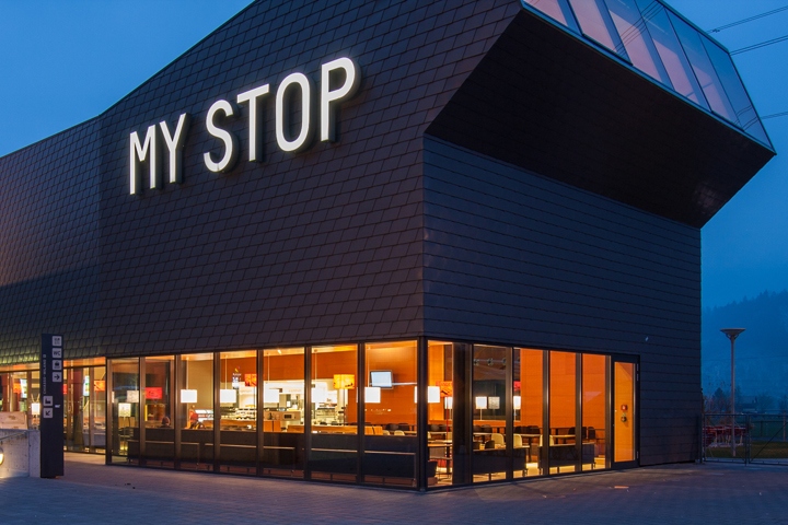 based on a wooden element which is 48 meters long and occupies