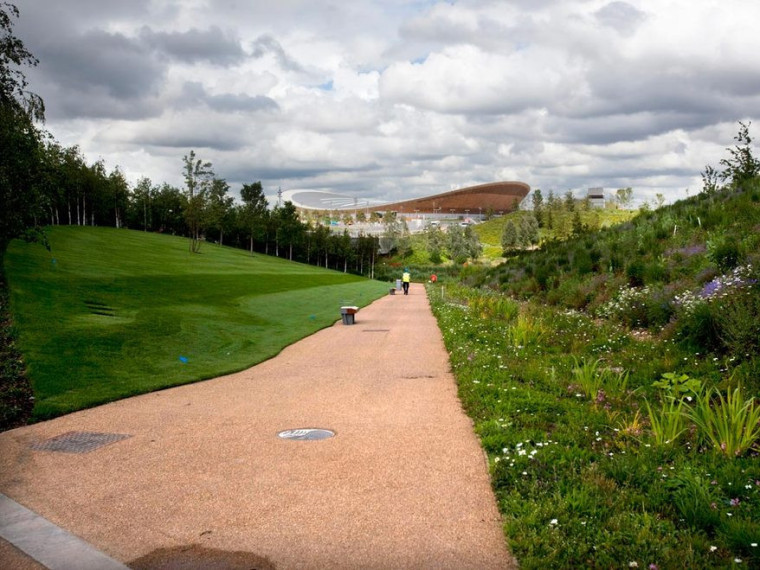 盾构狭小场地施工资料下载-奥林匹克公园绿地和场地
