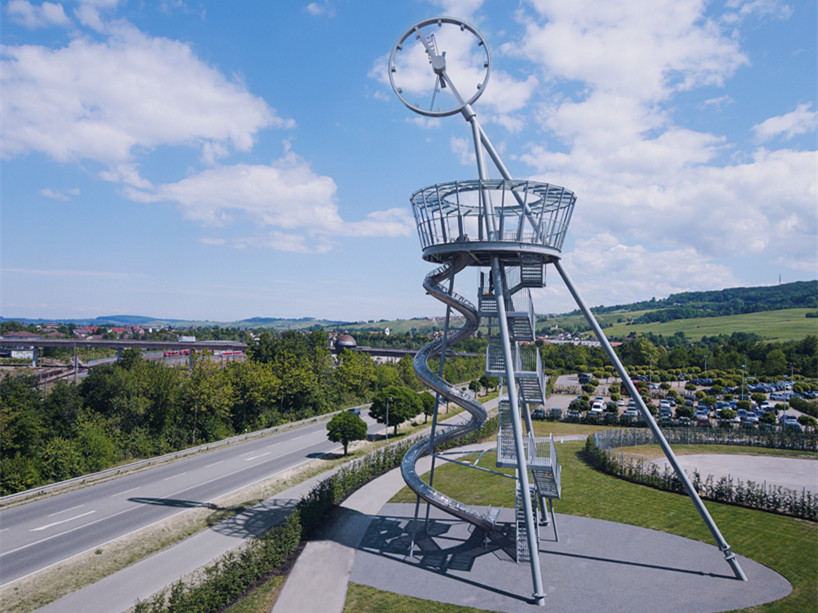 德国的滑梯钟塔图片