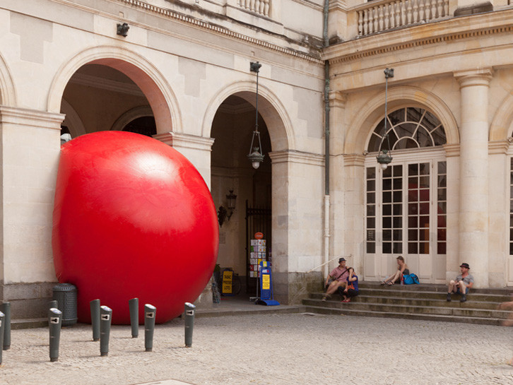 法国巴黎多彩的住宅资料下载-法国巴黎的红球项目