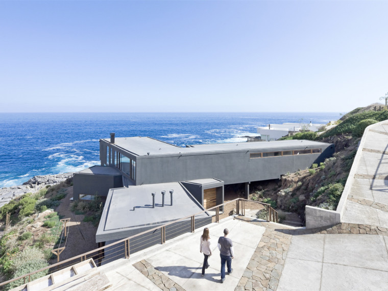 带宽大阳台的海景房资料下载-智利海景房