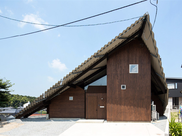 欧式电视墙造型图片资料下载-日本折叠屋顶造型的避雨居所