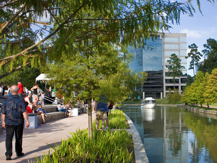 南悉尼城镇中心绿色广场资料下载-美国城镇中心水道广场
