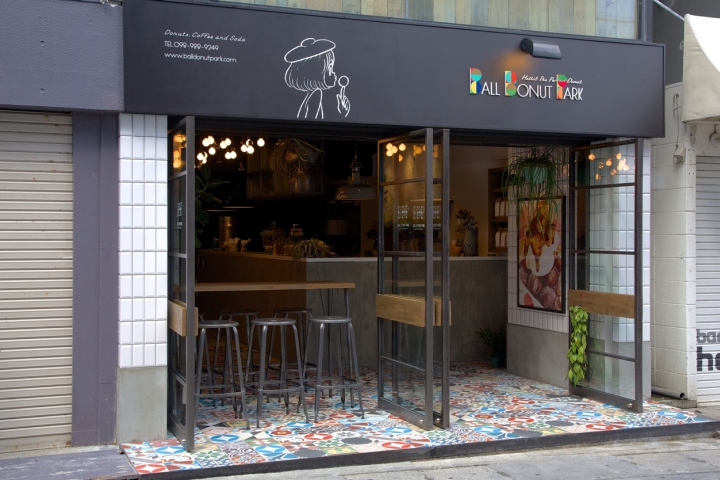 the near new paradise, the fantastic and delicious doughnut shop