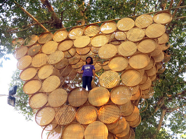 树的cad资料下载-印尼用竹筛子编织的树型小屋