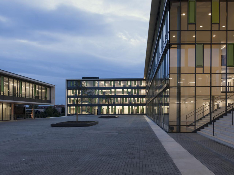 L型教学楼设计平面图资料下载-德国大学计算机学院教学楼