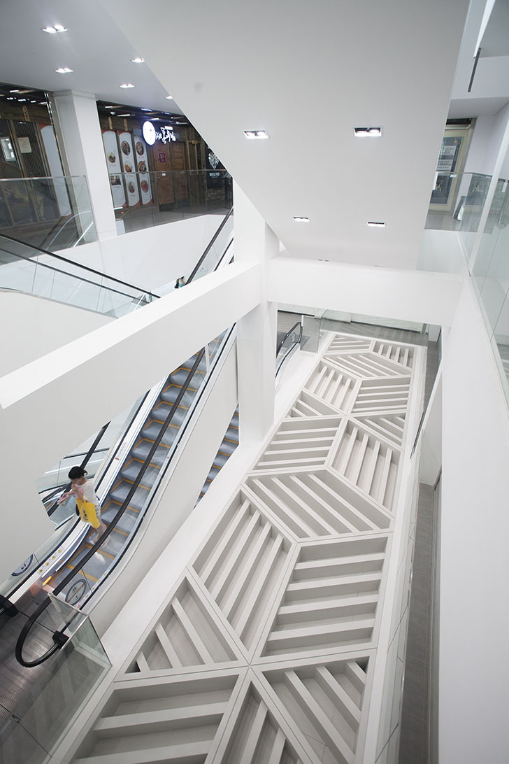 韩国明洞m plaza购物中心内部楼梯-韩国明洞m plaza购物中心第17张