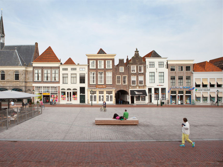 荷兰蒂尔水广场资料下载-荷兰济里克泽市中心