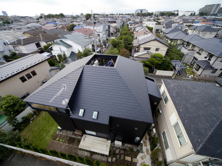 屋顶船舱2号住宅资料下载-日本凹形屋顶住宅2号