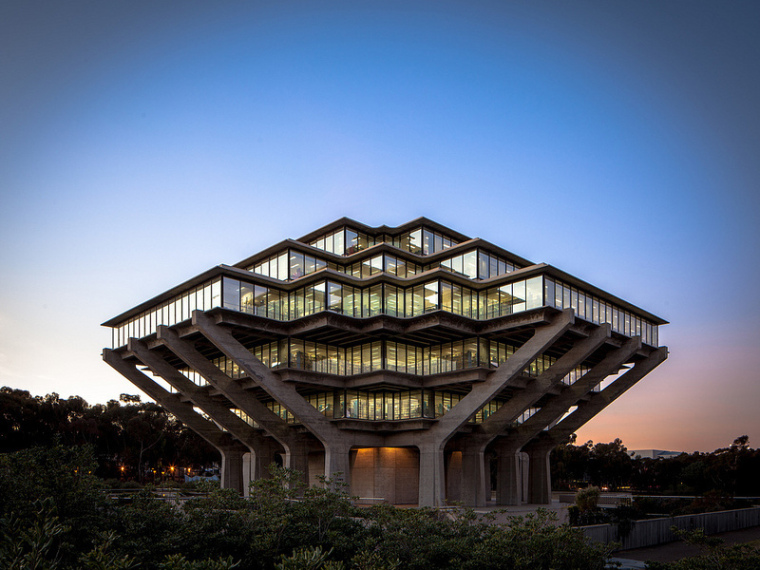 美国班戈大学公共图书资料下载-美国加州大学盖泽尔图书馆