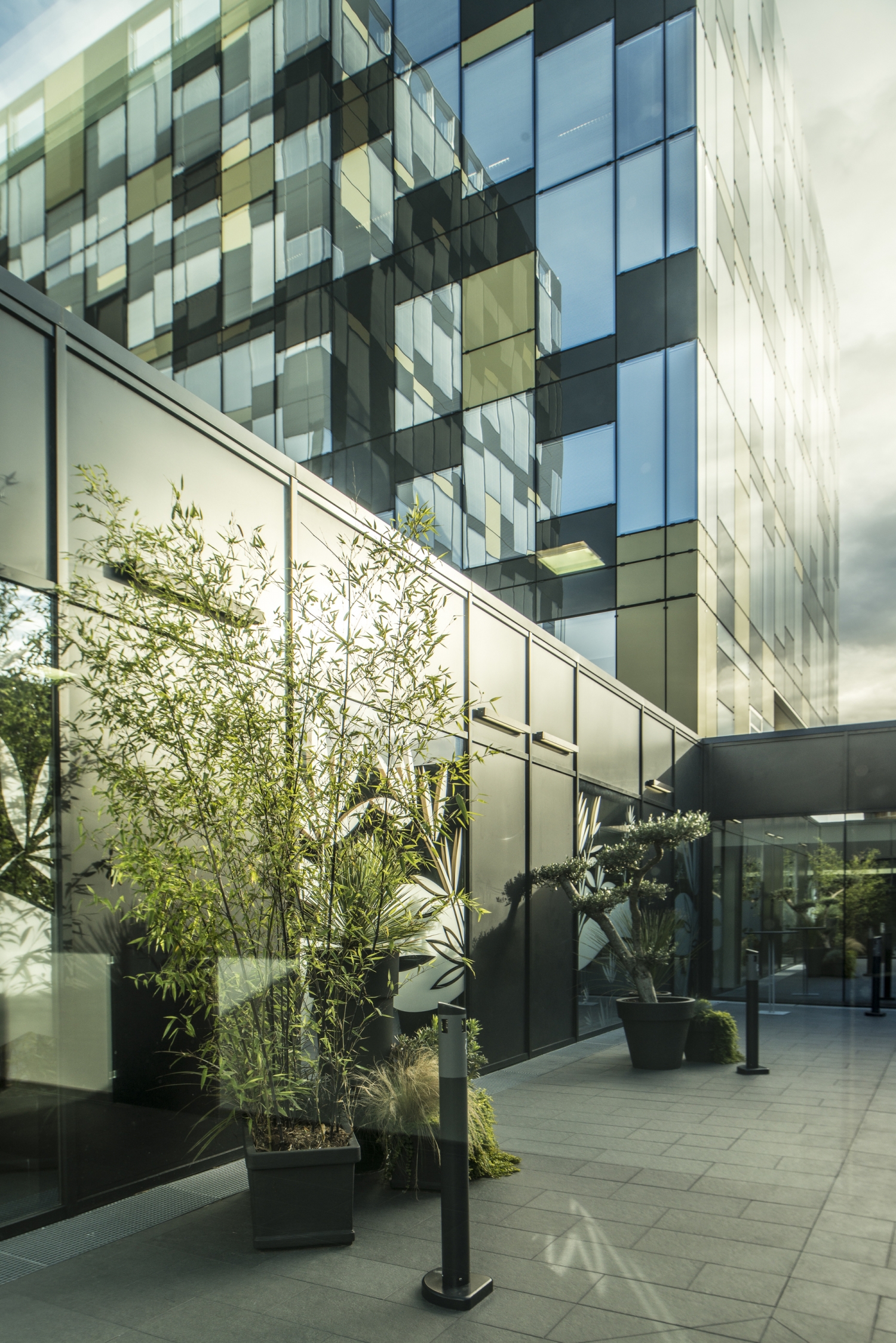 法国悠若丽斯公司总部外部局部实-法国悠若丽斯公司总部第17张图片