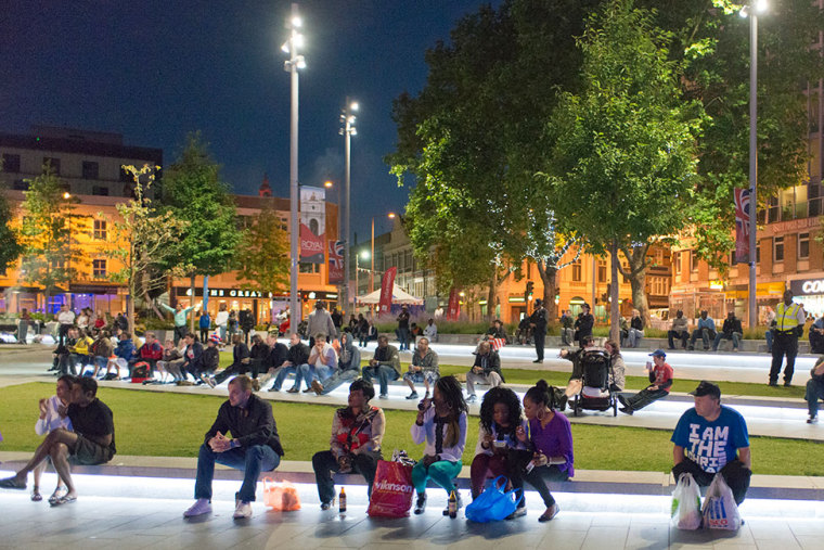 英国伍尔维齐广场外部夜景实景图-英国伍尔维齐广场第10张图片