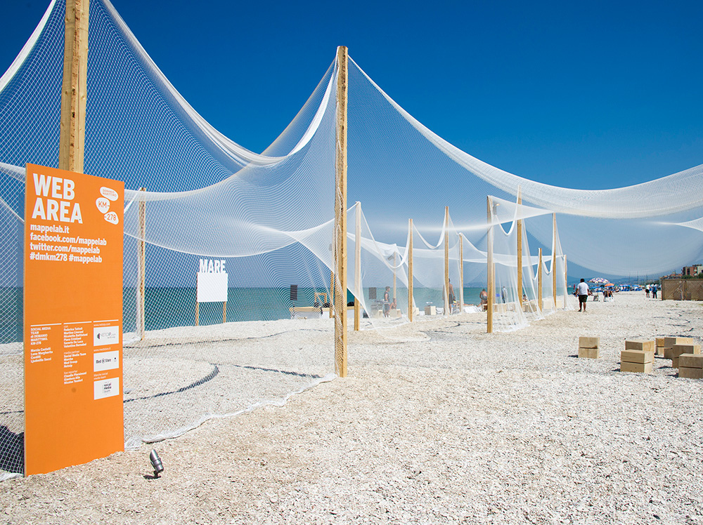 意大利渔网制成的交互性景观