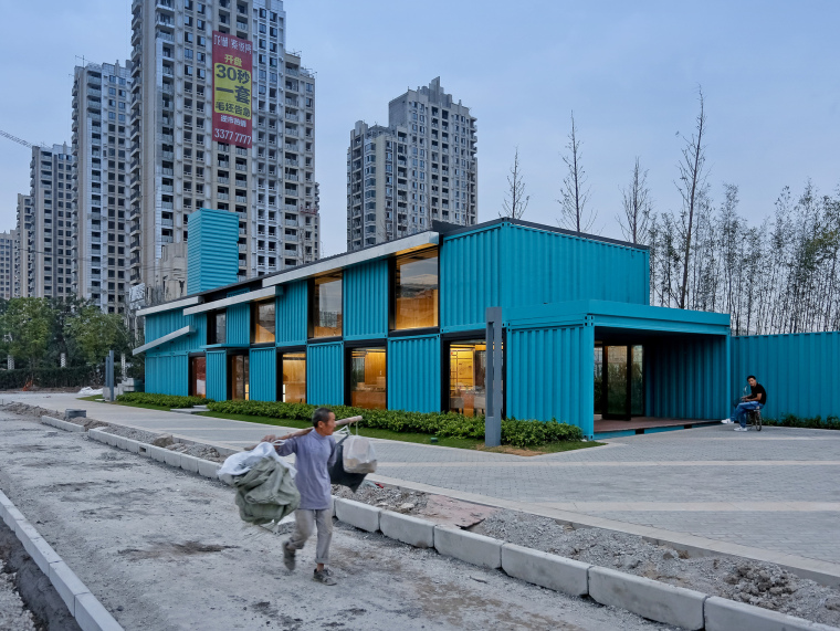 10米宽办公楼资料下载-上海集装箱销售办公楼