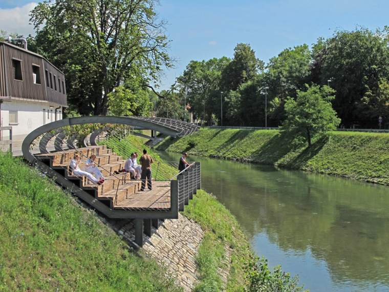 河岸边景观做法资料下载-斯洛文尼亚的河岸凉亭