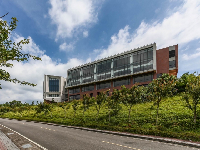 医学学院资料下载-台湾麦基医学院阶段二综合建筑
