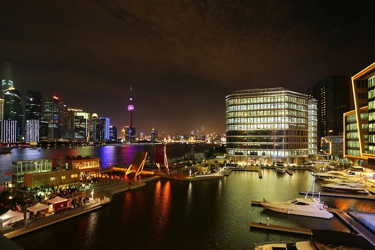 上海惠山区北外滩外部夜景实景图-上海惠山区北外滩第19张图片