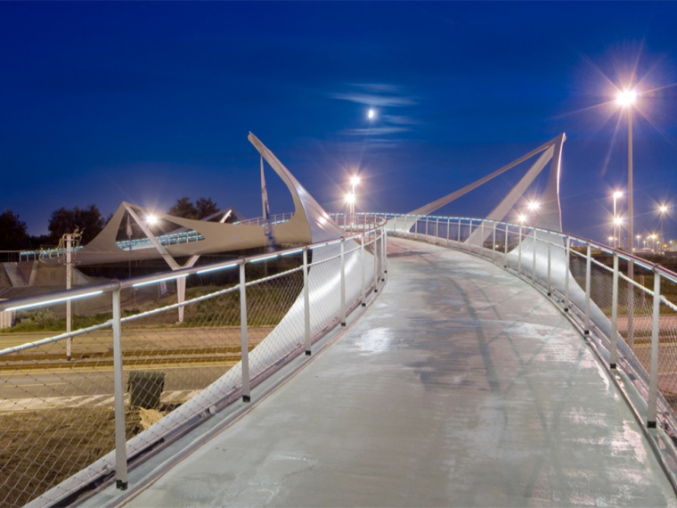 行人天桥图资料下载-比利时的克诺克人行天桥