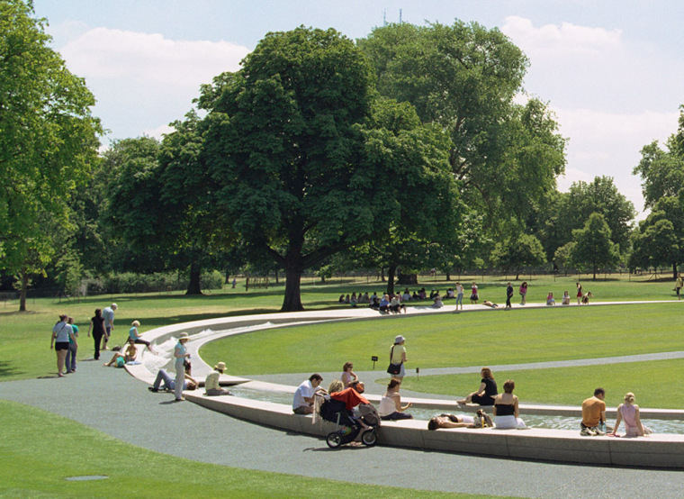 英国伦敦海德公园外部草坪实景图-英国伦敦海德公园第7张图片
