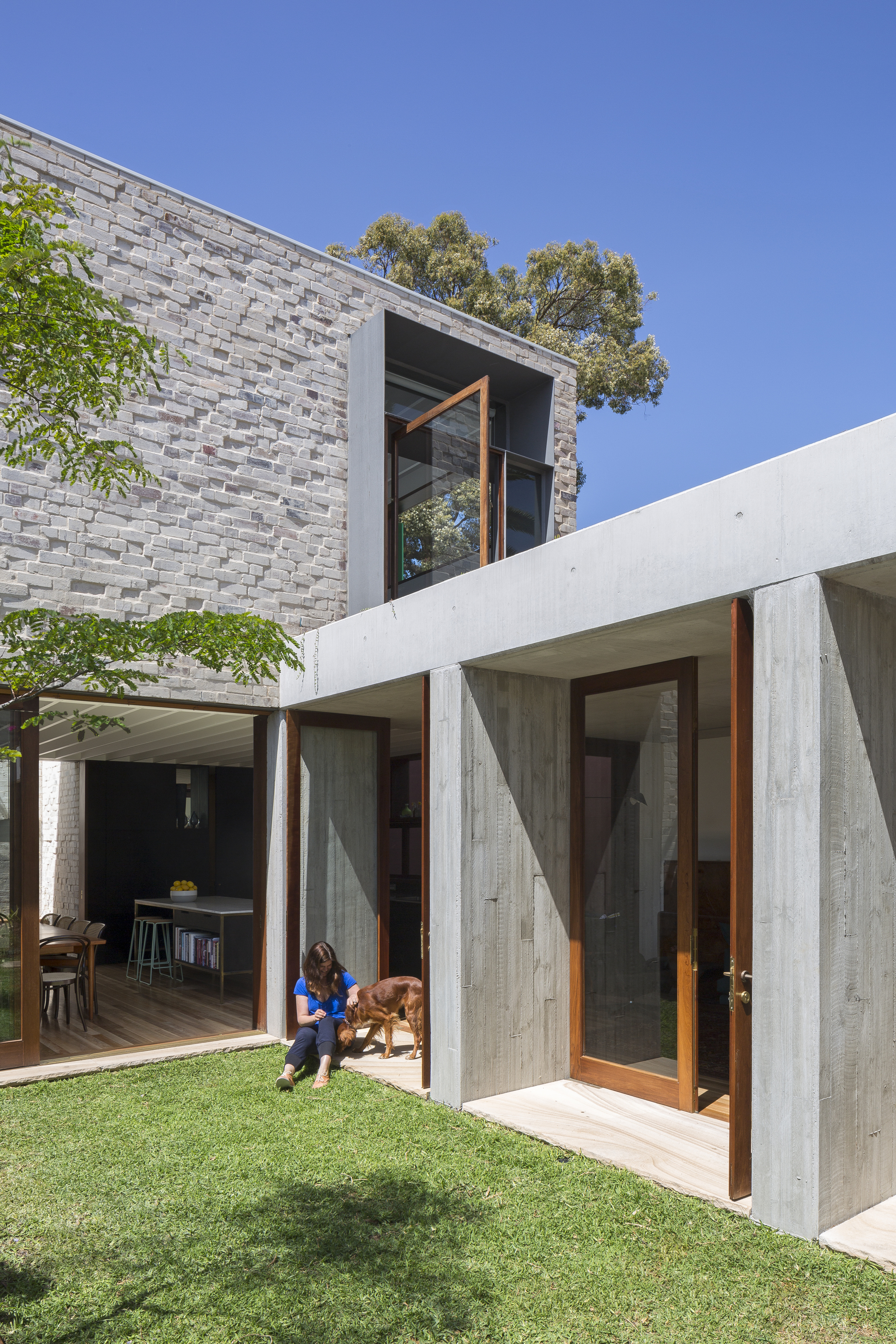 a new house designed by architect amelia holliday for her family