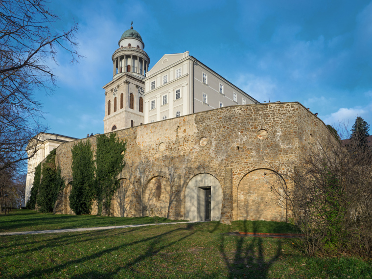 一级消防工程师报名入口资料下载-匈牙利Benedictine修道院新访客入口