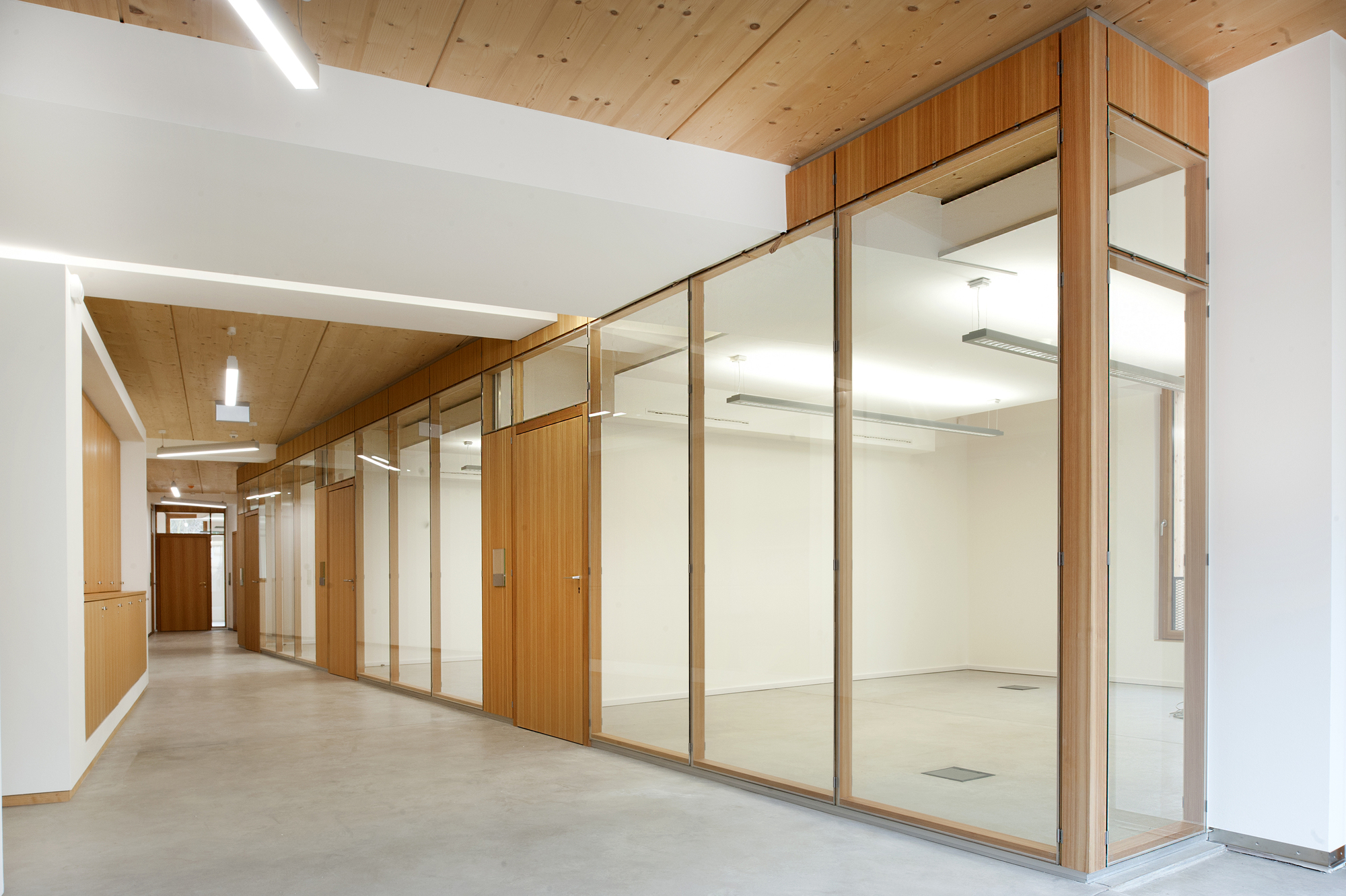 卢森堡生态中心行政大楼内部过道-卢森堡生态中心行政大楼第9张图片