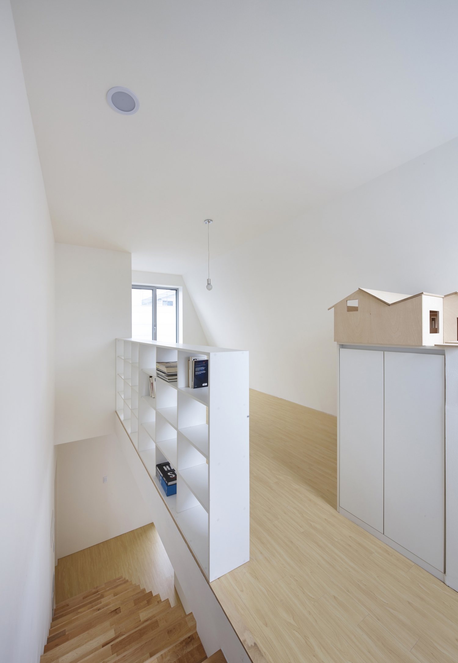 韩国白色圆锥别墅