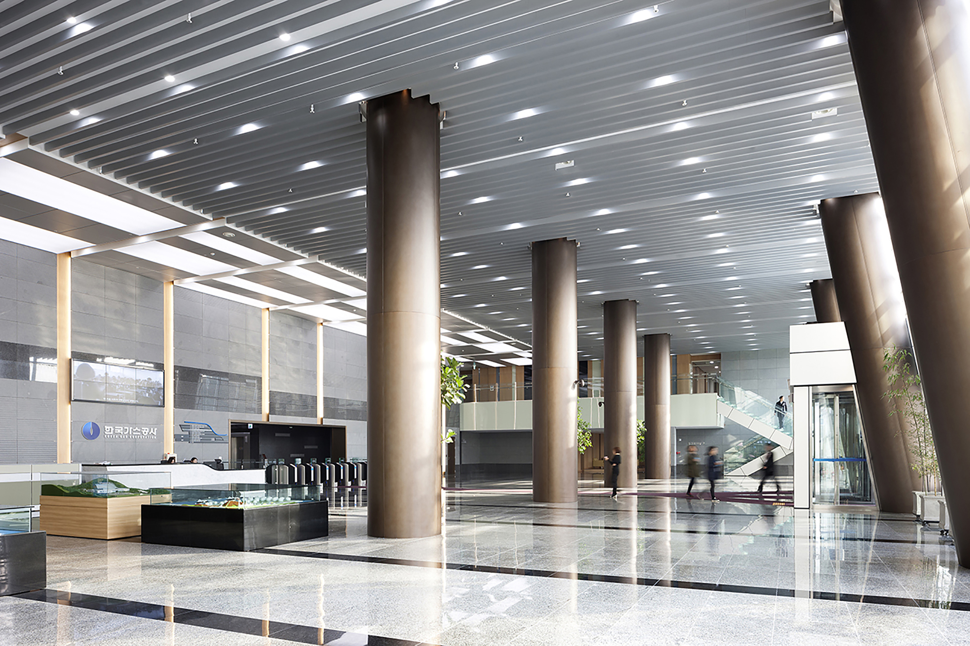 韩国电气公司总部内部大厅实景图-韩国电气公司总部第5张图片