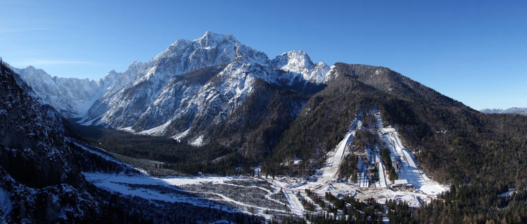 Slovenia滑雪中心外部实景图-Slovenia滑雪中心第2张图片