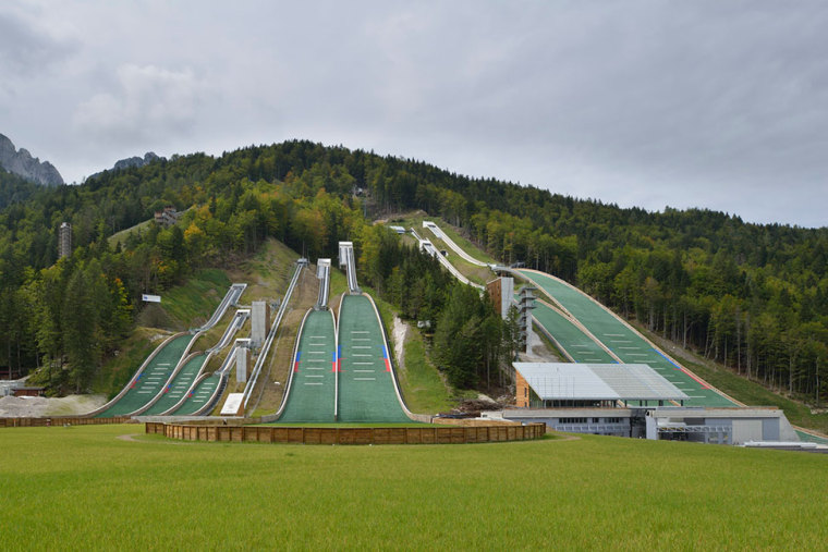 Slovenia滑雪中心外部实景图-Slovenia滑雪中心第3张图片