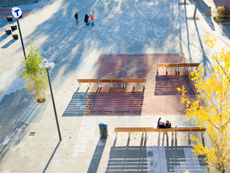 学校广场铺砖图案资料下载-瑞典Satra中心广场