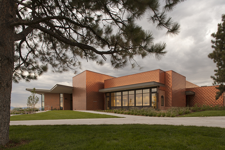 美国Kent Denver学校餐厅-美国Kent Denver学校餐厅外部实景-美国Kent Denver学校餐厅第4张图片